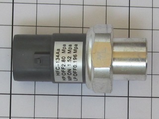 Датчик давления кондиционера (внутренняя резьба) Geely MK, MK Cross 1018002714